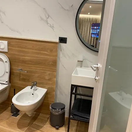 Vila-amo, Suites&rooms In Center Couette-café Tirana