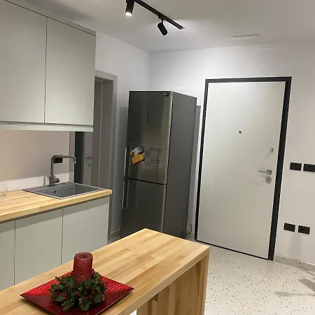 Vila-amo, Suites&rooms In Center Тирана