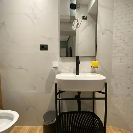 Vila-amo, Suites&rooms In Center Тирана