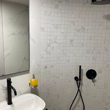 Vila-amo, Suites&rooms In Center Couette-café Tirana