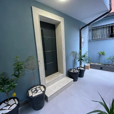 Vila-amo, Suites&rooms In Center Тирана
